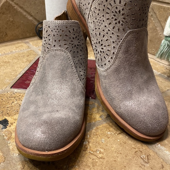 Soft booties, cool color - Picture 3 of 3